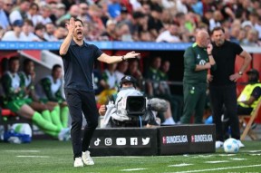 集结日体能课后，勒沃库森防线松动备战荷甲，引发热议，轮换策略成焦点(荷甲最新比分及积分榜)-杏彩app下载