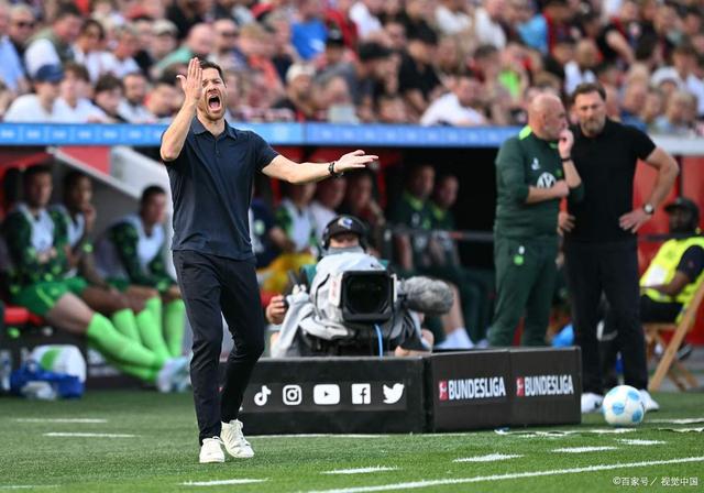 集结日体能课后，勒沃库森防线松动备战荷甲，引发热议，轮换策略成焦点(荷甲最新比分及积分榜)