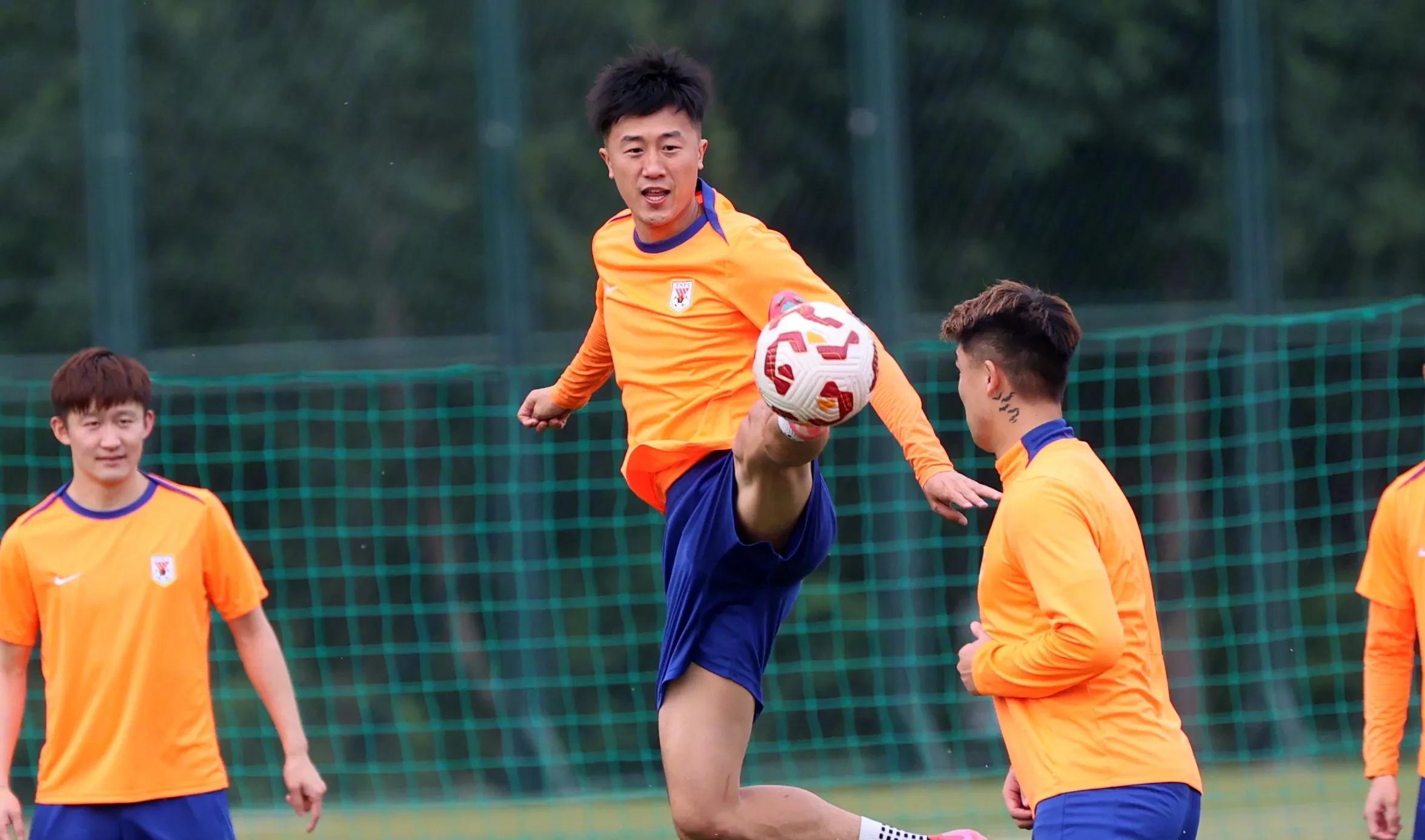 山东泰山训练开放日,冲刺阶段状态回暖引欢呼,法国杯在即,团队化学反应显著的简单介绍 山东泰山训练开放日,冲刺阶段状态回暖引欢呼,法国杯在即,团队化学反应显著的简单介绍