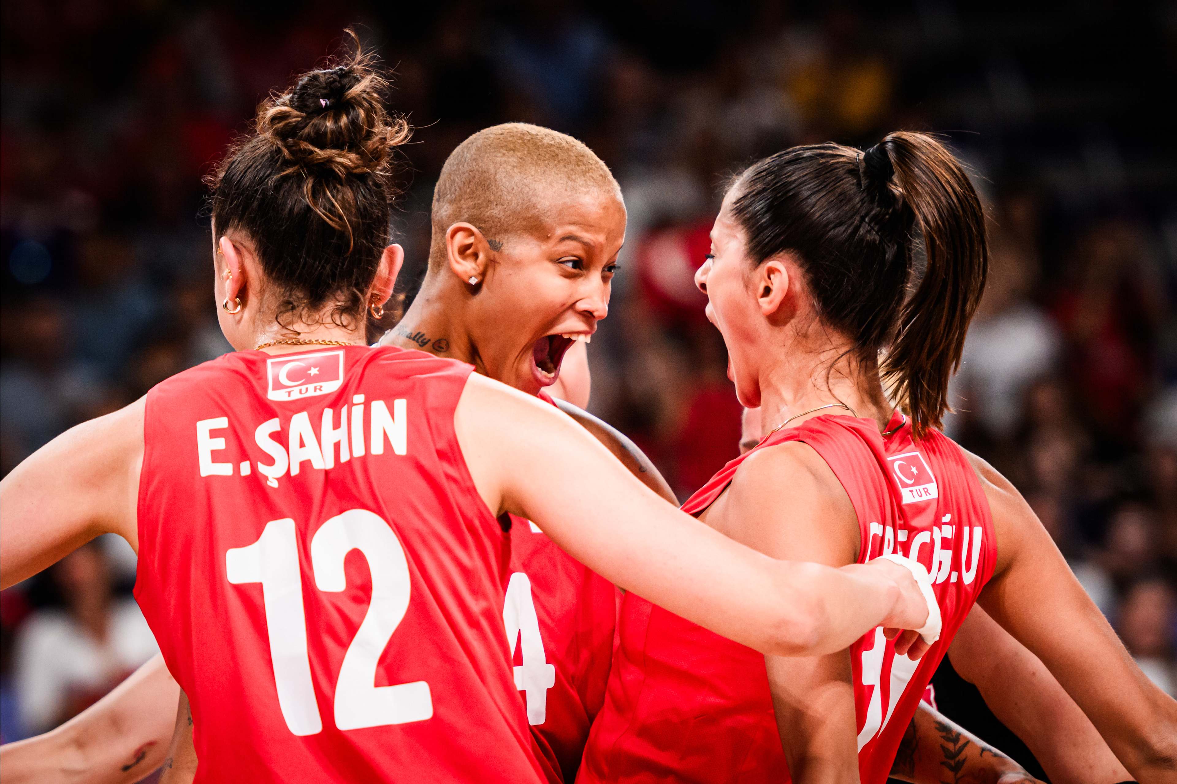 瓦伦西亚迎欧篮联关键赛，集结日战术微调，更衣室稳定，更衣室氛围转暖的简单介绍