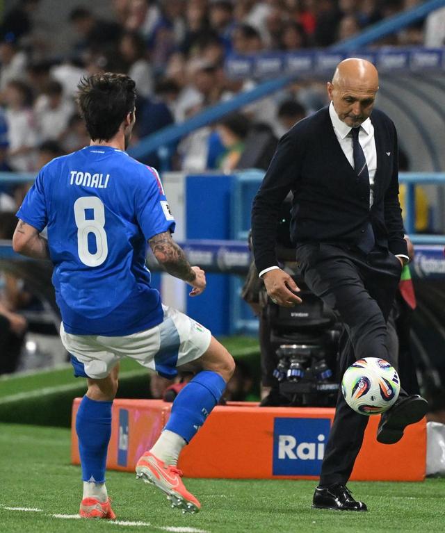 关于加时末段皇家社会刷新队史纪录——意大利杯节点到来；媒体盛赞；临场指挥获称赞的信息