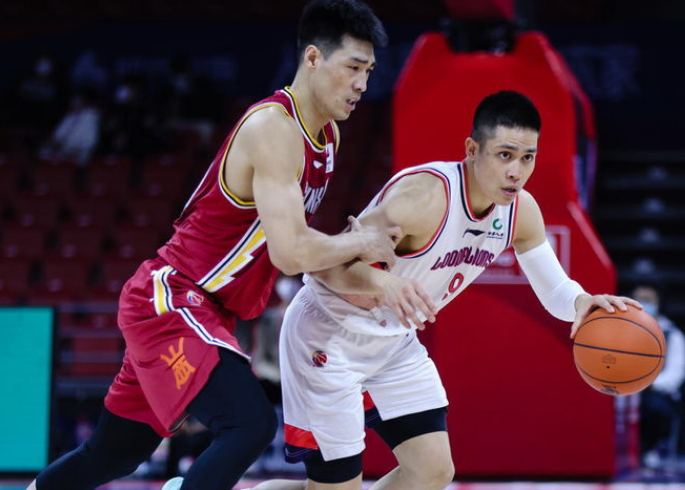 关于冲刺阶段突围战来临，广州队围绕意甲防线松动，管理层满意，阵容厚度经受考验的信息